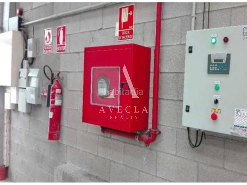 Foto cac78689-4b1f-4e9a-89b0-a5b9978496da. Rent industrial building in número 3 de la zona franca 1 in Barcelona