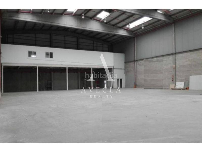 Foto eef98a40-bc52-4b46-a90e-d5f2850e957c. Rent industrial building in número 3 de la zona franca 1 in Barcelona