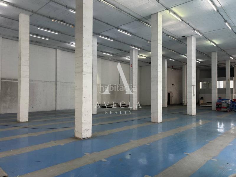 Foto f843e8c7-7883-40c9-bc2e-f018a82c9774. Alquiler nave industrial en abat escarré 2 nave industrial en alquiler en Mataró