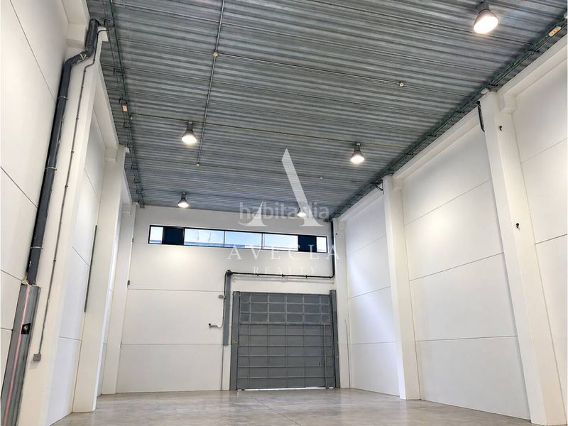 Foto 14a46a85-73ec-4676-b406-8808f16f1645. Miete fabrikhalle in calle pintor isidre nonell 120 in Prat de Llobregat (El)