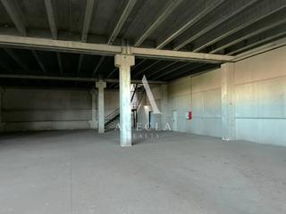 Nau industrial a Raimon casellas 47. Nave industrial en venta en sabadell
