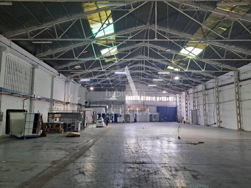 Foto 48b61942-e3ec-4250-bbdc-10a4efbbdfde. Lloguer nau industrial a industrial 31 a Centre Hospitalet de Llobregat (L´)