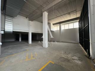Lloguer Nau industrial a Tècnica 15. Nave industrial en alquiler en badalona