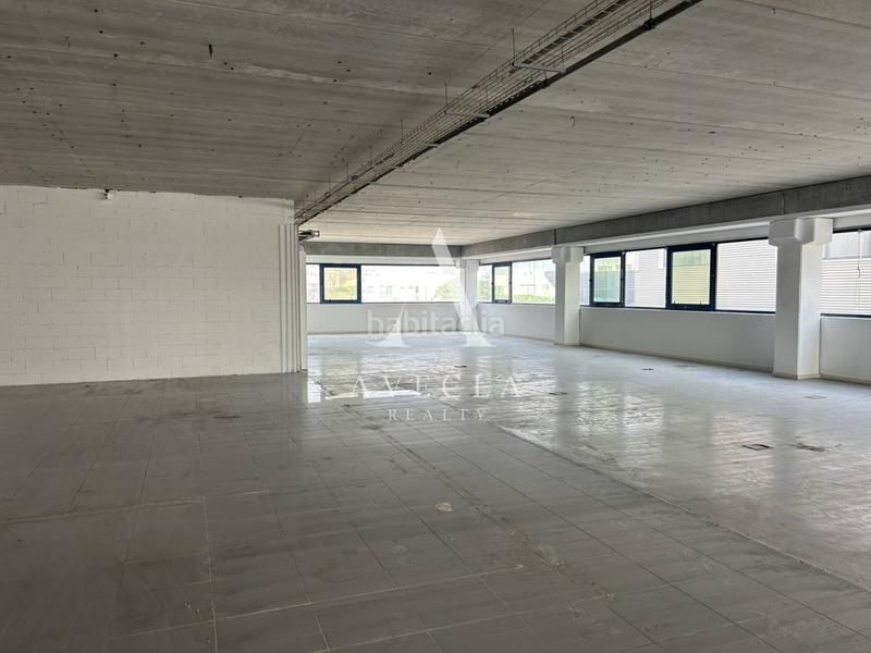 Foto 293270f6-9b0b-4a43-9b62-8d2d6ac66276. Rent industrial building in tècnica 15 in Montigalà Badalona