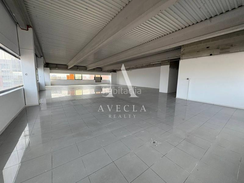 Foto 6933196a-7a0c-479b-a368-d1289d1f3f93. Rent industrial building in tècnica 15 in Montigalà Badalona