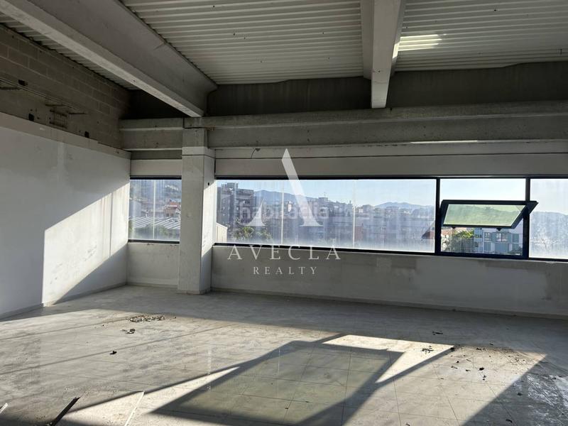 Foto 85bcce3c-86a4-45ad-b59e-b6269c0a42e2. Rent industrial building in tècnica 15 in Montigalà Badalona