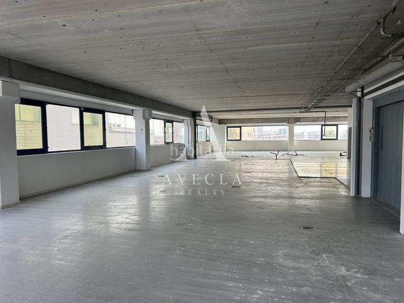 Foto c924ac43-1587-4997-8fc9-550cb68b9afe. Rent industrial building in tècnica 15 in Montigalà Badalona