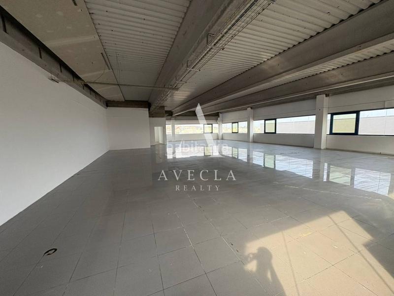 Foto cc3fbdf8-459e-4c4a-ada8-0c1e6698d539. Rent industrial building in tècnica 15 in Montigalà Badalona