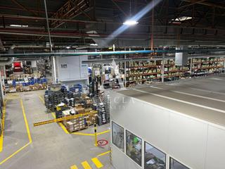 Capannone industriale in Joan Buscallà 3