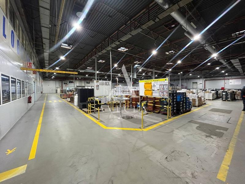 Foto c4f3a9e8-61fd-467d-9db9-29960d8a1b50. Rent industrial building in joan buscallà 3 in Roquetes-Can Magí Sant Cugat del Vallès