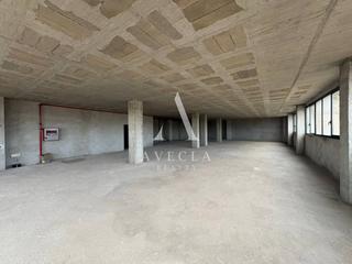 Miete Fabrikhalle in Can roses 2. Nave industrial en alquiler en cornellà