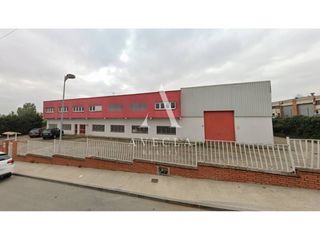 Nau industrial a Calle Santiago Rusiñol 4-6
