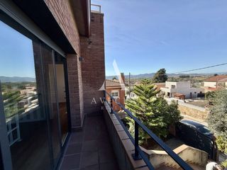 Casa a Calle carrer del falcó 17. Casa independiente en venta en rubí