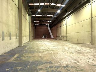 Rent Industrial building in Calle can barneda 30. Nave industrial en alquiler en ripollet