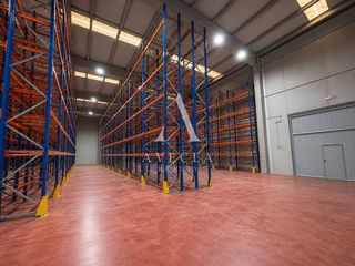 Affitto Capannone industriale in Calle cooperativa 1. Nave industrial en alquiler en sant esteve sesrovires