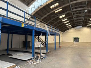 Fabrikhalle in Calle Cobalt 31-9