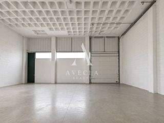 Fabrikhalle in Avenida vallès 97. Nave industrial en venta en terrassa