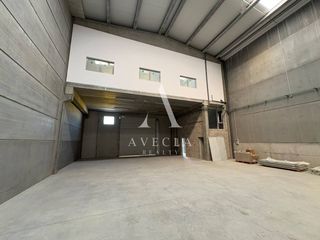 Lloguer Nau industrial a Calle enclusa 35. Nave industrial en alquiler en esparraguera