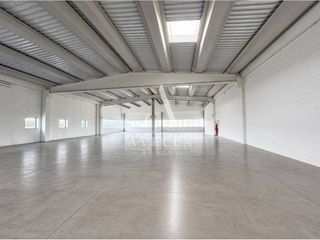 Rent Industrial building in Calle libra 61. Nave industrial en alquiler en terrassa
