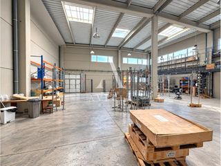 Rent Industrial building in Avenida amics d´argentona 4. Nave industrial en alquiler en argentona