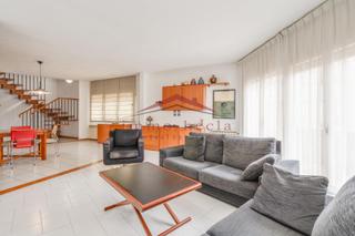 Edifici a Vilanova del Camí. Edificio esquinero en vilanova del camí  una oportunidad con luz