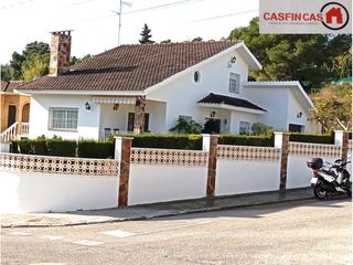 Xalet a Costa Cunit - Els Jardins - Els Rosers. Magnífico chalet esquinero de 4 hab. en costa cunit  parcela 715