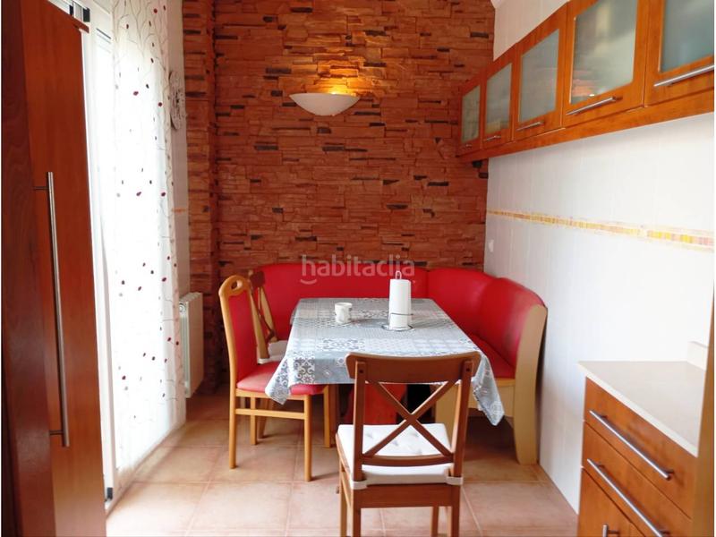 Foto e48c00ba-3e97-454a-aef6-cf97eb483b5c. Casa encantadora casa en rectoret 3 hab. baño, aseo, garaje, piscina comunitaria en Cunit