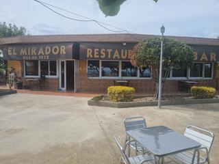 Local Comercial a Costa Cunit - Els Jardins - Els Rosers. Bar restaurante  en alquiler con opcion a compra con la licencia