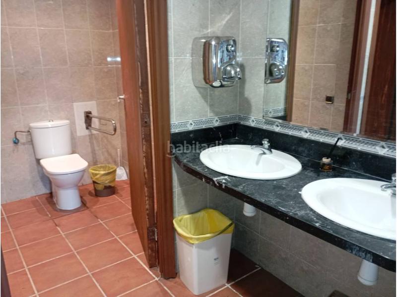 Foto 4d863f4c-f377-4a93-b90f-bd4bf8d056f5. Pas-de-porte local commercial dans Bisbal del Penedès (La)