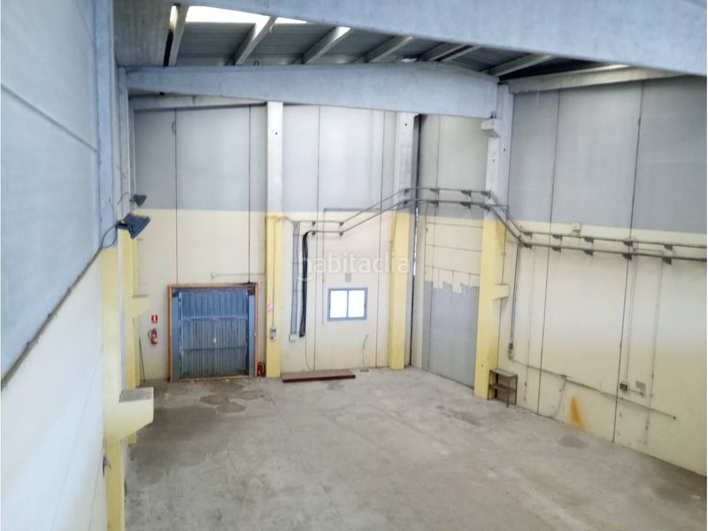 Foto 27ad614d-ade7-464a-b267-f001f4b2408c. Nau industrial a Centre Vendrell (El)