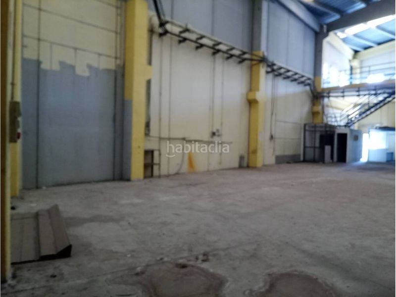 Foto 8119a43e-9915-4438-aaf4-3e46cdf1d2cf. Nau industrial a Centre Vendrell (El)