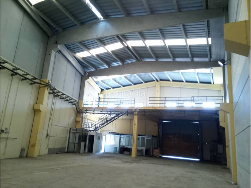 Foto e694d153-5226-4ee2-9ac7-85407da90bb3. Nau industrial a Centre Vendrell (El)