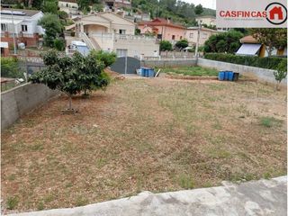 Finca rústica en Costa Cunit - Els Jardins - Els Rosers. Parcela de 727 m2 totalmente llana en urbaniz. los rosales caste