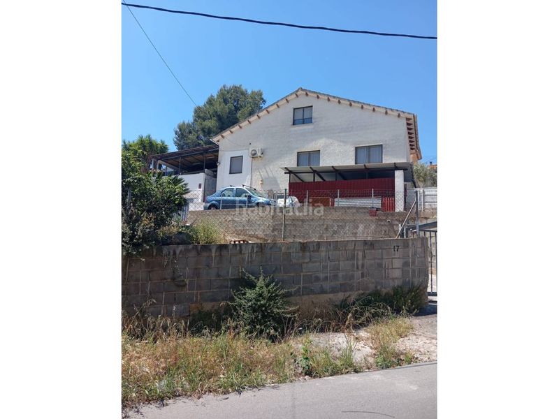 Foto f49c70da-bd62-4486-bc6c-1d503dfacef0. Casa amb aparcament a Bellvei