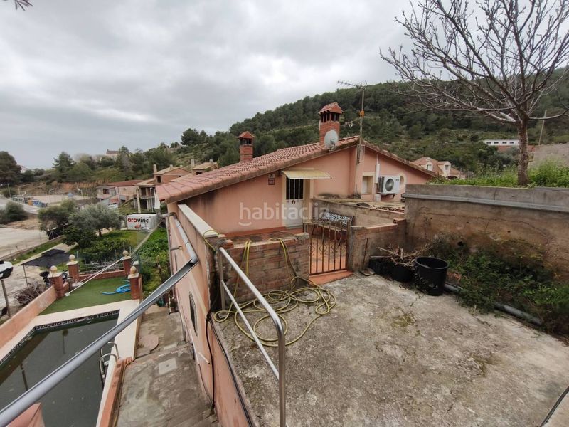 Foto 55ad3b00-db2e-46a7-a2bb-fa14b5cd1e0a. Casa amb calefacció aparcament piscina a costa Cunit - els jardins - els rosers Cunit