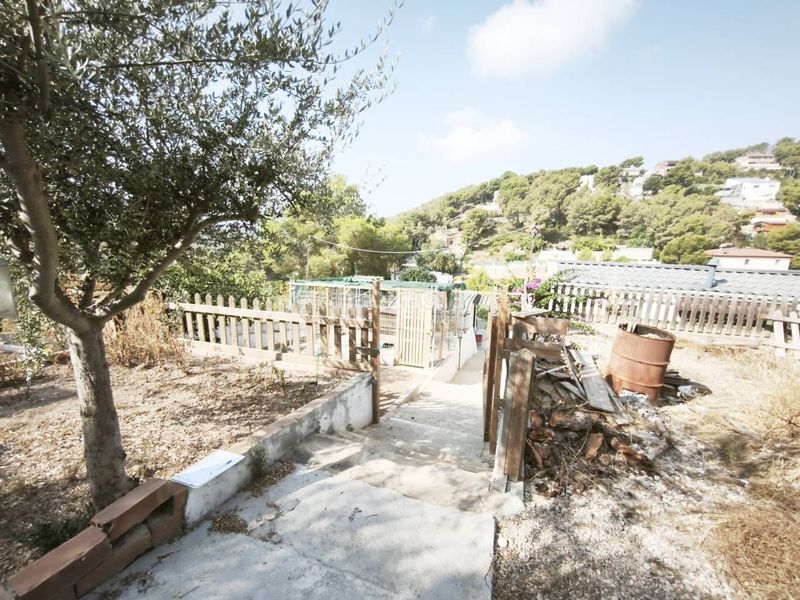 Foto 5b9a763d-c141-4299-8afa-a07bc4711547. Casa amb aparcament a costa Cunit - els jardins - els rosers Cunit
