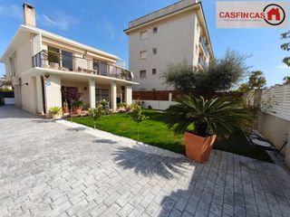 Casa en Can Nicolau - Les Sorres - Valparaiso. Magnífica casa independiente a una calle de la playa de cunit