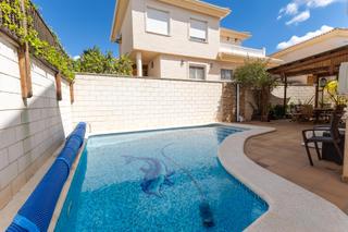 Xalet a Petrer. Exclusivo chalet en zona club de campo eldapetrer
