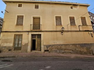 Casa a Monòver. Edificio singular en el centro de monovar  oportunidad de invers