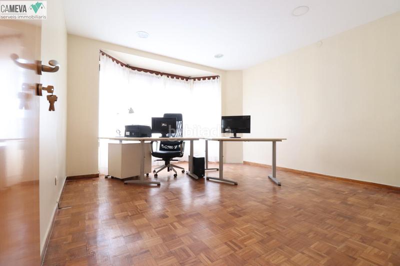 Foto 2489ff83-ca74-413d-ab39-ed25313bc4c3. Casa 4 habitaciones, 2 terrazas y garaje en Centre Sabadell