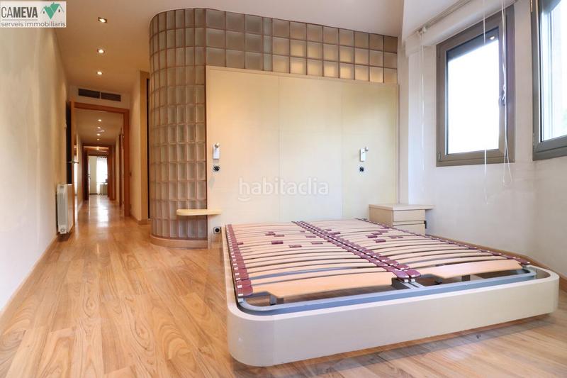 Foto 5ec1ed2d-8d51-468a-b811-535bcd99eb77. Casa 4 habitaciones, 2 terrazas y garaje en Centre Sabadell