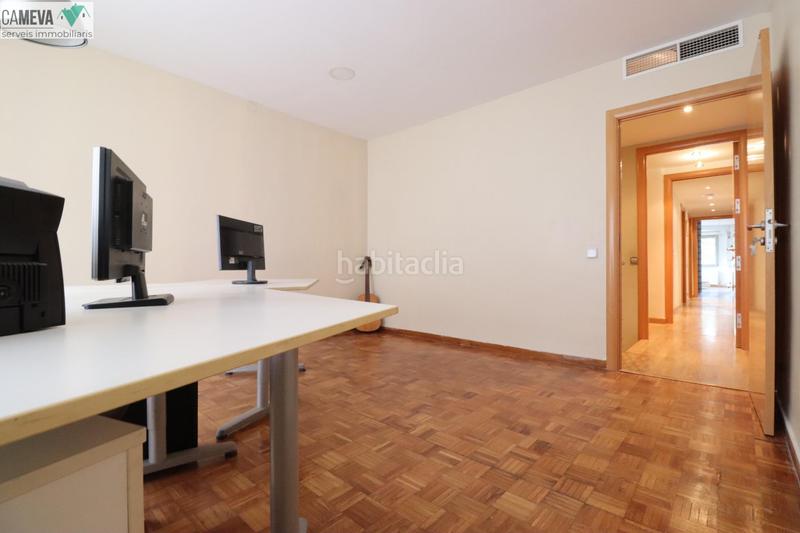 Foto 623bf0fb-9556-4e40-9bc7-936fba886ed8. Casa 4 habitaciones, 2 terrazas y garaje en Centre Sabadell