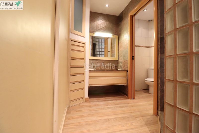 Foto ad4b0f1a-7312-4331-84bf-05ad866c8cb4. Casa amb calefacció aparcament a Centre Sabadell