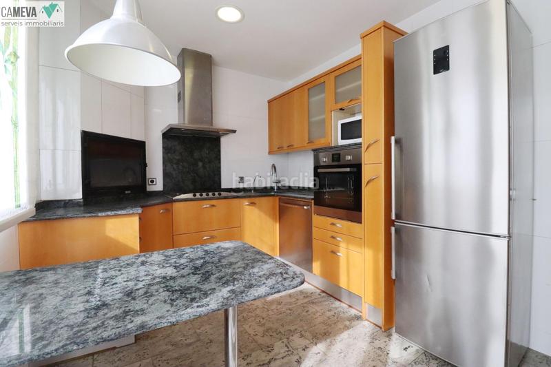 Foto f7b824fb-5f51-4513-8909-dcf1816d4052. Casa 4 habitaciones, 2 terrazas y garaje en Centre Sabadell