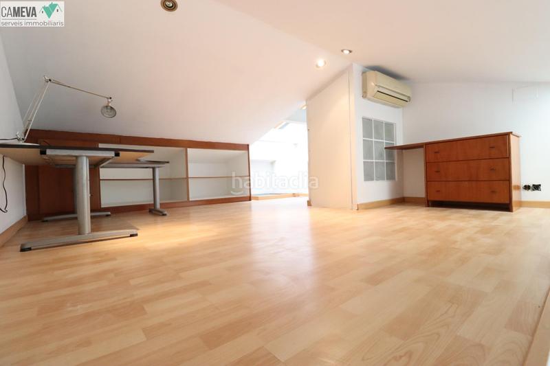 Foto fdac9813-8225-4203-8364-e4e5c125c355. Casa 4 habitaciones, 2 terrazas y garaje en Centre Sabadell