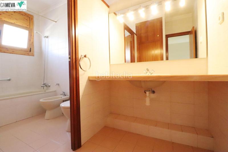 Foto 1520948a-620d-452d-b067-ebfdc46273e3. Casa adossada amb calefacció aparcament a Eixample - Can Bogunyà Castellar del Vallès