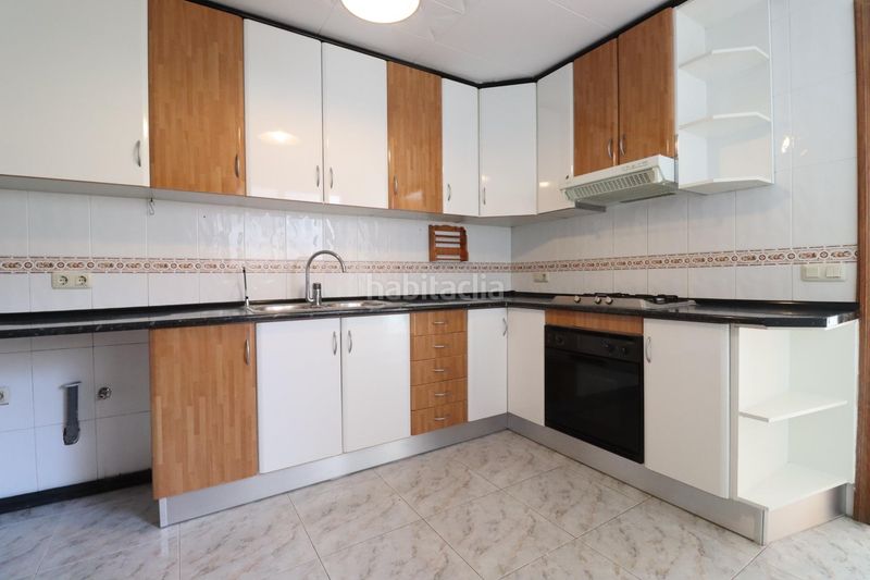 Foto f9396314-6661-417c-a042-398e474e9000. Piso 4 habitaciones. totalmente exterior en Ca n'Anglada Terrassa