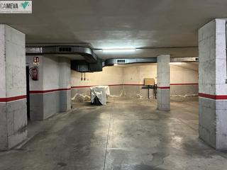 Aparcament cotxe a Carrer sant baldomer de 87. 2 plazas dobles de garaje  capacidad para 4 coches