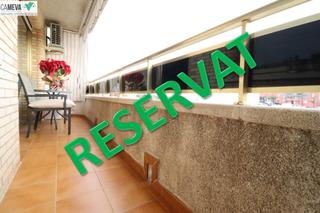 Pis  Va via alexandra. Totalmente reformado  4 habitaciones y 2 baos