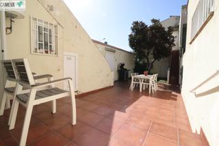 Casa a Can Feu. 5 habitaciones, patio y garaje